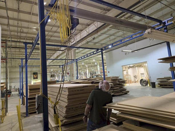 .5 Ton, Gorbel, Workstation Crane, 50.5' runway length x 19' bridge span, Vacumaster attachment - Image 4