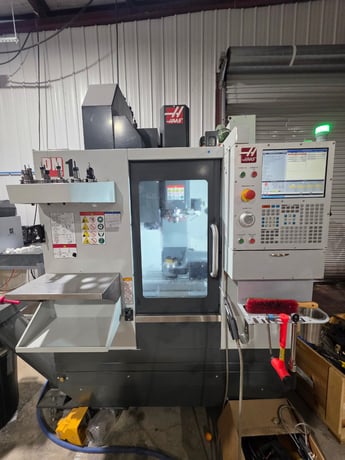 Haas #DM-1, CNC vertical machining center with TRT160, 20" X, 16" Y, 19.5" Z, 15000 RPM, 18 automatic tool - Image 1