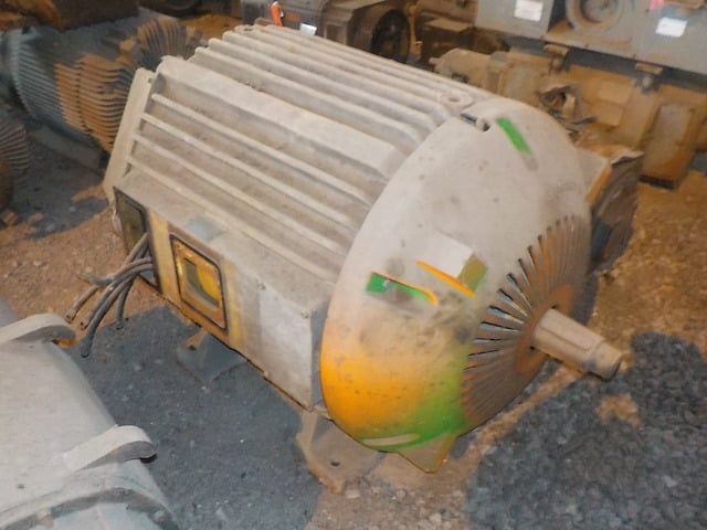 100 HP 700 RPM P & H, Frame HEW132R, TEFC, 440 Volts, 400 Sec. - Image 3