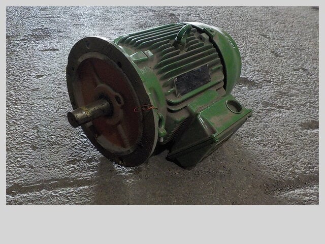 15 HP 1765 RPM WEG, Frame 254TD, TEFC, VSS, vertical solid shaft, vertical solid shaft, 460 Volts - Image 2