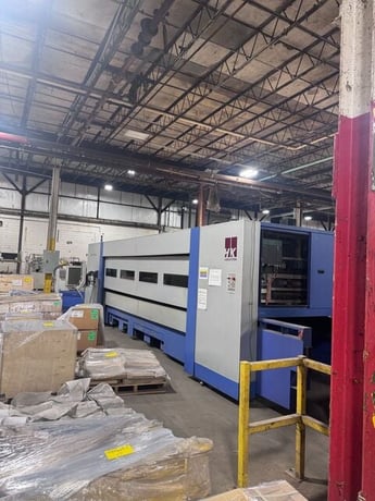 HK Laser #PL3015, Fiber Laser Cutter, 3000 watt, 5' x 10' bed, IPG Photonics YLS-3000, operator control - Image 2