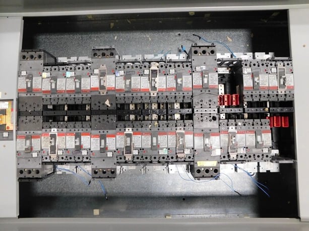 600 Amp. General Electric, Spectra Series panelboard, 480Y/277 Volts, 3 phase, 4 W., 600 Amp. main breaker - Image 4