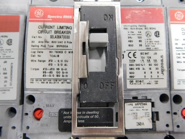 600 Amp. General Electric, Spectra Series panelboard, 480Y/277 Volts, 3 phase, 4 W., 600 Amp. main breaker - Image 8