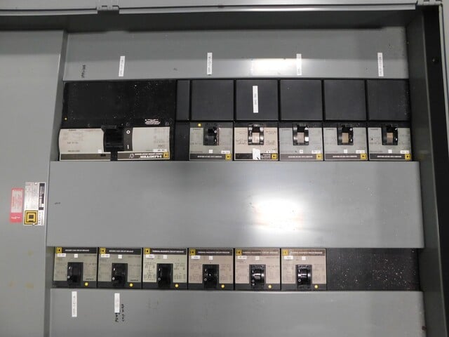 800 Amp. Square D, HCW-12-240262480, I-Line panelboard, 208Y/120 Volts, 3 phase, 4 W., 800 Amp. main breaker - Image 5