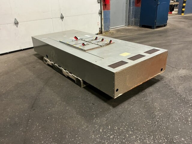 800 Amp. Square D, 44-13839-10, QMB panelboard, 480 Volts, 3 phase, 3 W., 200 Amp. main disconnect switch (2 - Image 3