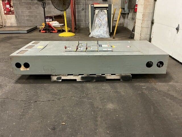 800 Amp. Square D, 44-13839-10, QMB panelboard, 480 Volts, 3 phase, 3 W., 200 Amp. main disconnect switch (2 - Image 5