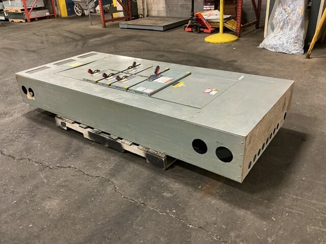 800 Amp. Square D, 44-13839-10, QMB panelboard, 480 Volts, 3 phase, 3 W., 200 Amp. main disconnect switch (2 - Image 6