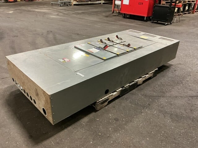 800 Amp. Square D, 44-13839-10, QMB panelboard, 480 Volts, 3 phase, 3 W., 200 Amp. main disconnect switch (2 - Image 8