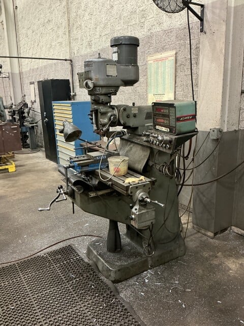 Bridgeport, vertical milling machine, 9" x 42" powered table, 2 HP, 1410/1735 RPM, variable speed, 2-axis - Image 2