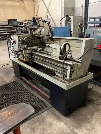 Willis #CP-1550, Microcut engine lathe, 2-1/4" hole thru spindle, inch/metric, Newall digital read out - Image 3