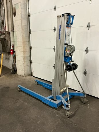 Genie #SL-15, Superlift material lift, 15' max. lift height - Image 3