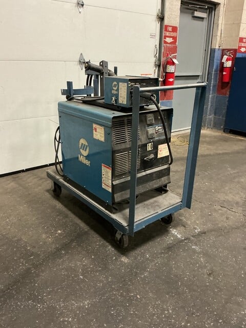 Miller #CP-302, CV/DC welding power source, 300 A. output, 32 V., 200/230/460 V., 3 Ph., 60 Hz., 12.3 KW - Image 2