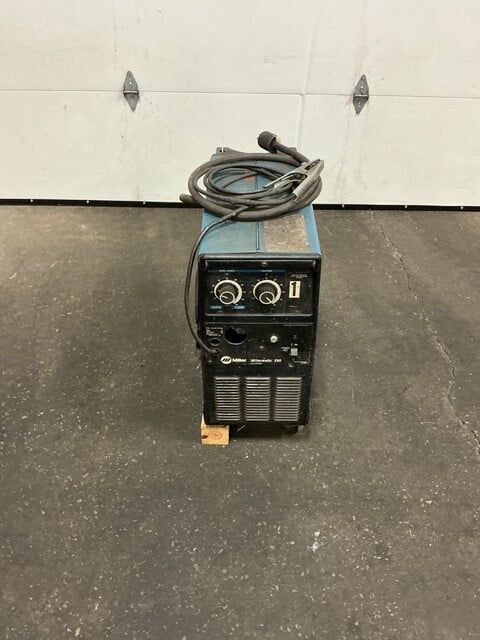 Miller #Millermatic-250, CV/DC welding power source / wire feeder, 200/230/460 V., 1 Ph., 60 Hz., 7.7 KW - Image 2
