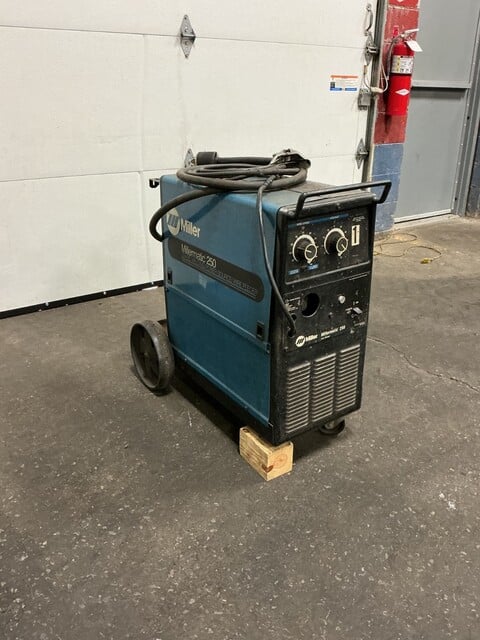 Miller #Millermatic-250, CV/DC welding power source / wire feeder, 200/230/460 V., 1 Ph., 60 Hz., 7.7 KW - Image 3