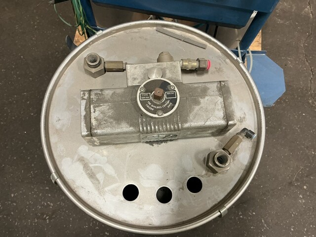 Nordson #288812D, Sure Coat manual gun control unit, 85-250 VAC, 50-60 Hz., 1 Ph., 2 A., w/ (7) extra metal - Image 9