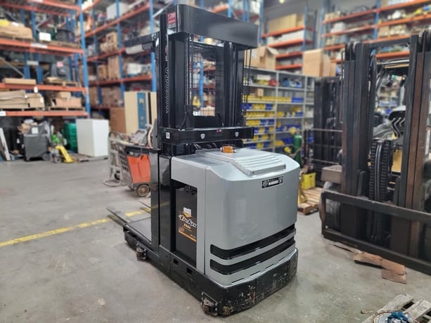 3000 lb. Toyota #6BPU15, Electric Order Picker, 48" forks, 204" lift height, 95" lowered mast, 24 Volt - Image 4