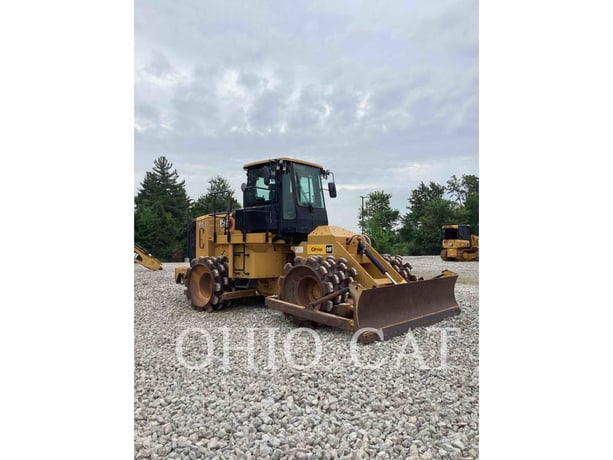 Caterpillar 815 11B, Compactor, 4311 hours, S/N: J5T00196, 2023 - Image 2