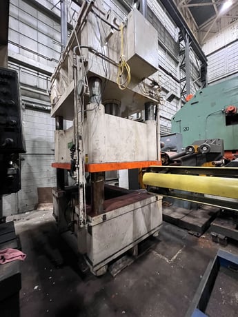 400 Ton, PH #HD2-4P-300-40, 12" stroke, 33" DLO, 81" x60" bed, Vickers pumps, 2000, #9998 - Image 9