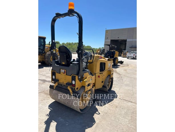 Caterpillar CB2.7-03, Compactor, 424 hours, S/N: 64800376, 2022 - Image 3