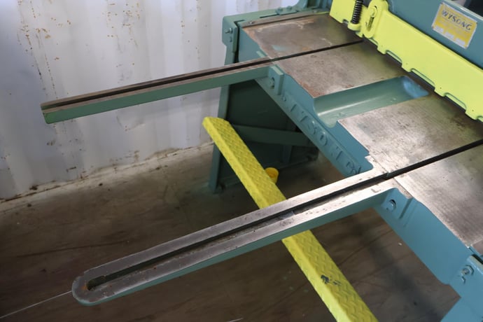 16 Wysong & Miles #1636, Stomp Shear, 26" back gauge, 14" x 36" front apron, front squaring arms, 1977 - Image 4