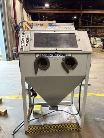 Econoline, suction abrasive blast cabinet, w/ dust collector foot pedal - Image 2