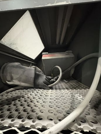 Econoline, suction abrasive blast cabinet, w/ dust collector foot pedal - Image 7
