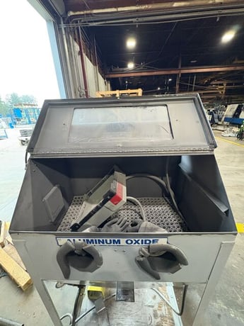 Econoline, suction abrasive blast cabinet, w/ dust collector foot pedal - Image 9
