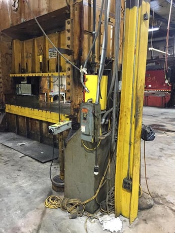 300 Ton, USI Clearing #S4-300-144-72, 4-Point Eccentric Geared Mechanical Stamping Press, 12" Stroke, 34" - Image 3