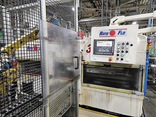 No. 250 Rotoflo, Spline Roller, 36" Rack, 45" Stroke, 25 HP, Fanuc 35i Control, M-10iA Robot Loader, 1990 - Image 3