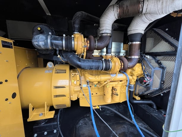 750 KW Caterpillar #C18, diesel generator set, 277/480 Volts, 558 hours, 1800 RPM, sound attenuated - Image 7