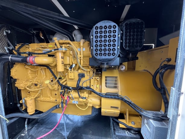750 KW Caterpillar #C18, diesel generator set, 277/480 Volts, 558 hours, 1800 RPM, sound attenuated - Image 10