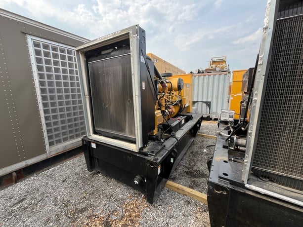 500 KW Caterpillar #3456, diesel generator set, 277/480 Volts, 700 hours, 1800 RPM, open skid, 300 gal. - Image 2
