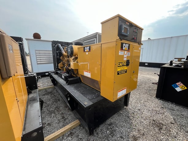 500 KW Caterpillar #3456, diesel generator set, 277/480 Volts, 700 hours, 1800 RPM, open skid, 300 gal. - Image 3