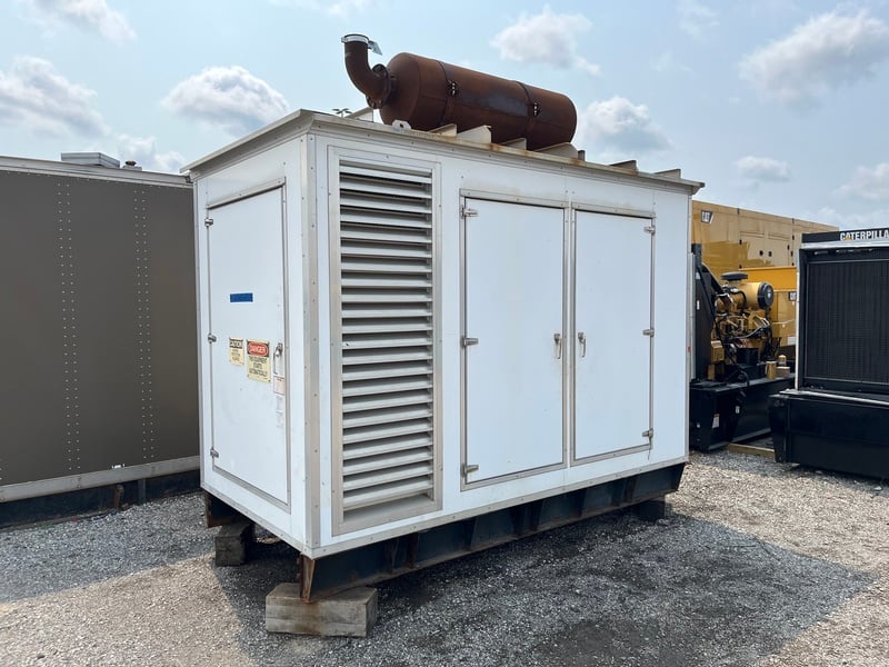 300 KW Caterpillar #C9, diesel generator set, 277/480 Volts, 418 hours, 1800 RPM, EPA Tier 1, weatherproof - Image 2