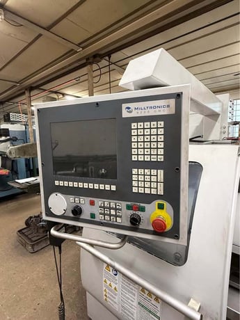 Milltronics #ML-18, CNC Lathe, 18.7" swing, 60" machining length, 2.5" bar, 15 HP, 2600 RPM, tailstock - Image 4