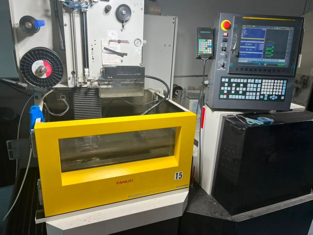 Fanuc #Robocut-a-C400iB, Wire Electrical Discharge Machine, 15.7" X, 11.8" Y, 10.2" Z, 2.36" x 2.36" U/V - Image 2