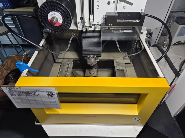 Fanuc #Robocut-a-C400iB, Wire Electrical Discharge Machine, 15.7" X, 11.8" Y, 10.2" Z, 2.36" x 2.36" U/V - Image 3