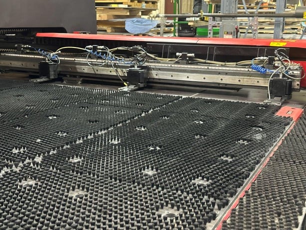22 Ton, Amada #EM-2510NT, servo driven turret punch, 50" x 196" sheet, 2006 - Image 9
