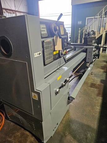 28.5" x 120" Summit #28X120B, Engine Lathe, 19-5/8" socs, 36.5" swing in gap, 64" thread, 15 HP, 16-1250 RPM - Image 4