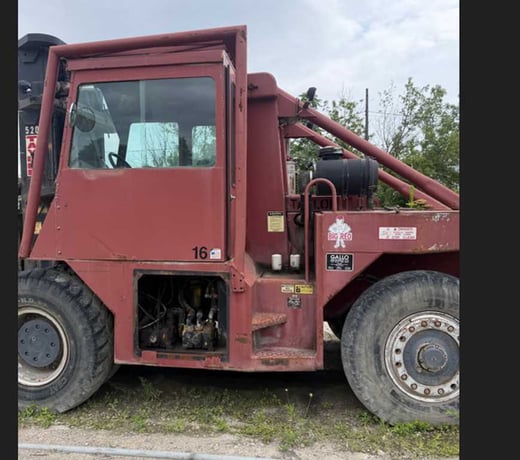 52000 lb. Taylor #Y-52-WOS, forklift truck, pneumatic tires, Detroit Diesel engine, 2-stage mast - Image 2