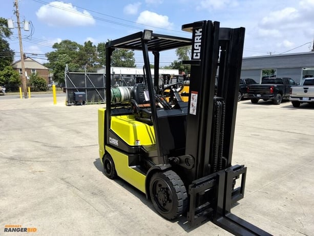 5,000 LB Clark #CGC25, Propane Forklift, 189" lift height, 42" forks, 3 stage mast, side shift, 1023 hours - Image 3