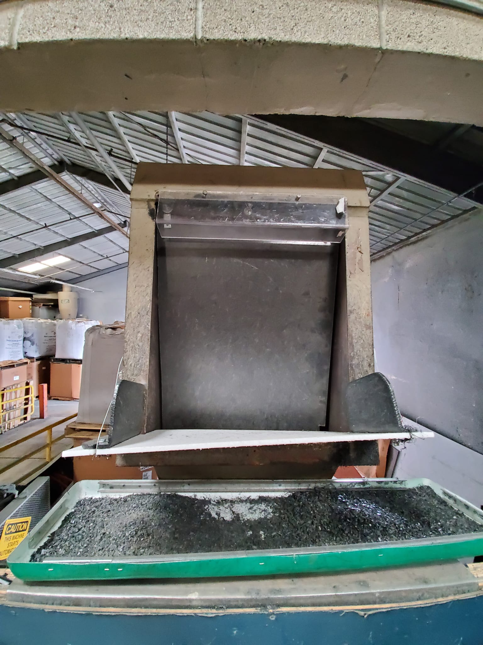 23-1/4" x 27-1/2" Conair Wortex, Plastic Granulator, 5 fly/2 bed knives, conveyor, electrical panel, 120 HP - Image 4