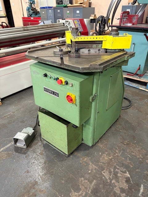10" x 10" Versafix #256, Hydraulic Corner Notcher, 5/32" capacity, 30°-140° notching angle, 50 SPM, 4 HP - Image 3