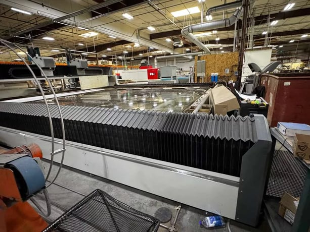 Flow #Mach-500-4060, CNC Waterjet, 13.6' x 20' table, 100 HP Hyperjet pump, 94,000 PSI, dual 5-axis taper - Image 7