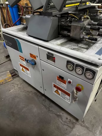Flow #Mach-500-4060, CNC Waterjet, 13.6' x 20' table, 100 HP Hyperjet pump, 94,000 PSI, dual 5-axis taper - Image 10