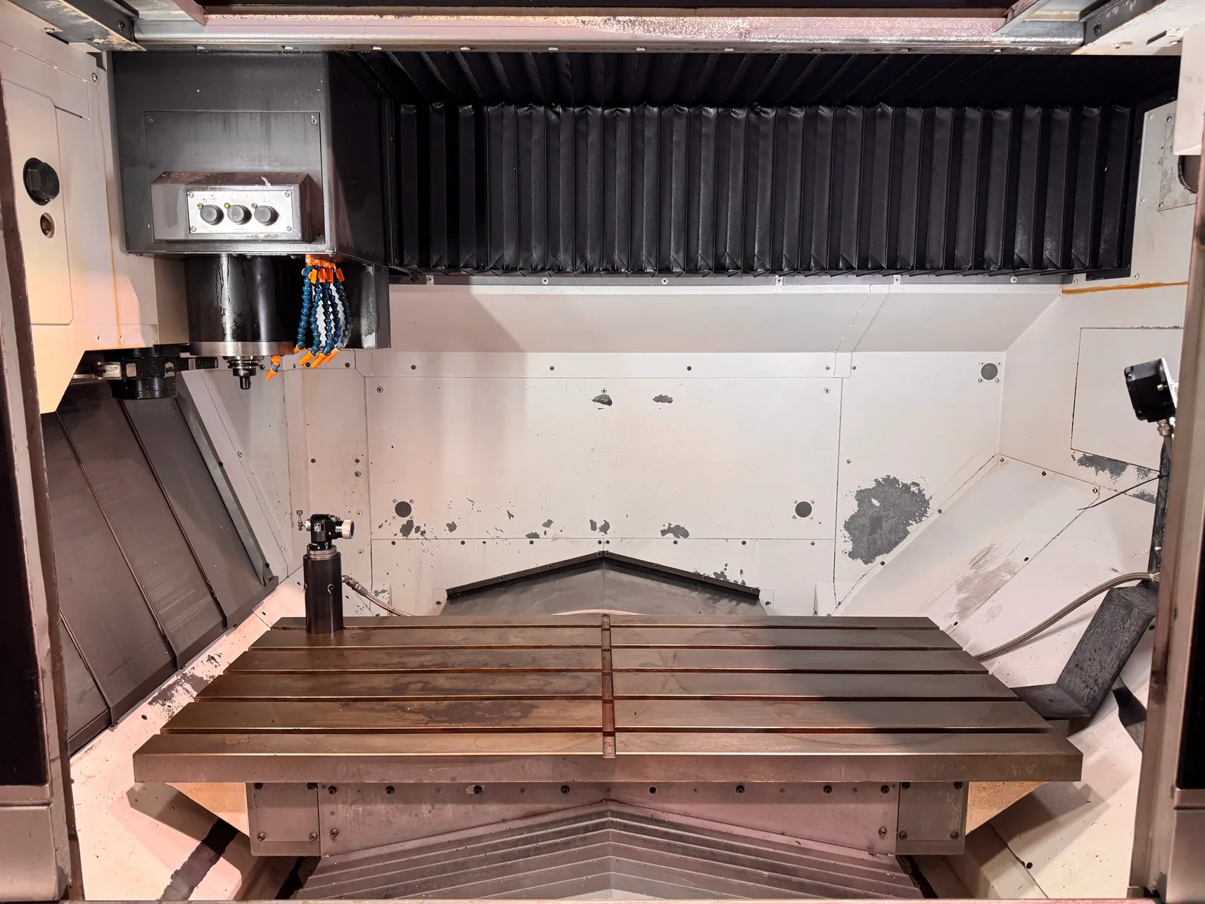Okuma #MB-66VA, CNC vertical machining center, 32 automatic tool changer, 59" X, 25.9" Y, 25.9" Z, 15000 RPM - Image 3