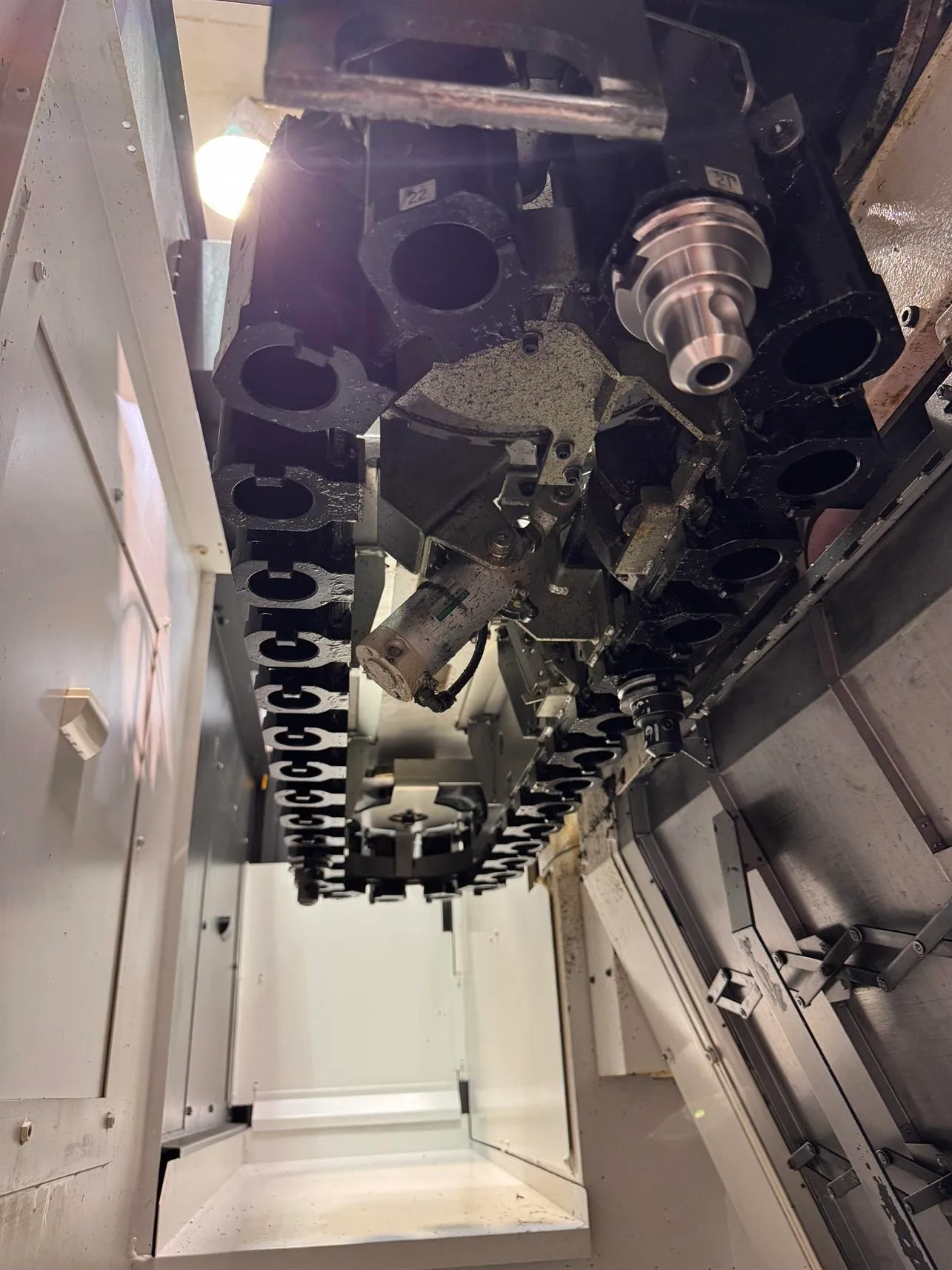 Okuma #MB-66VA, CNC vertical machining center, 32 automatic tool changer, 59" X, 25.9" Y, 25.9" Z, 15000 RPM - Image 6