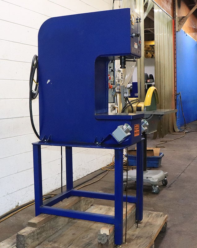 6.1 Ton, Magnum #HBM-6A, hydraulic C-frame press, 7" stroke, 14" daylight, 10" throat, 24" x20" bed, adj. - Image 4