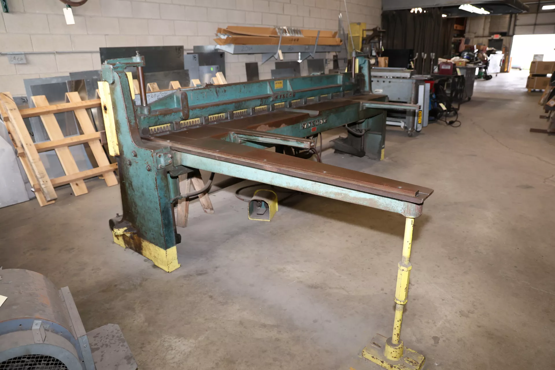 16 gauge x 10' Wysong #A-120, air shear, 7-1/2' squaring arm, back gauge, (2) 26" front support arms, 1978 - Image 2