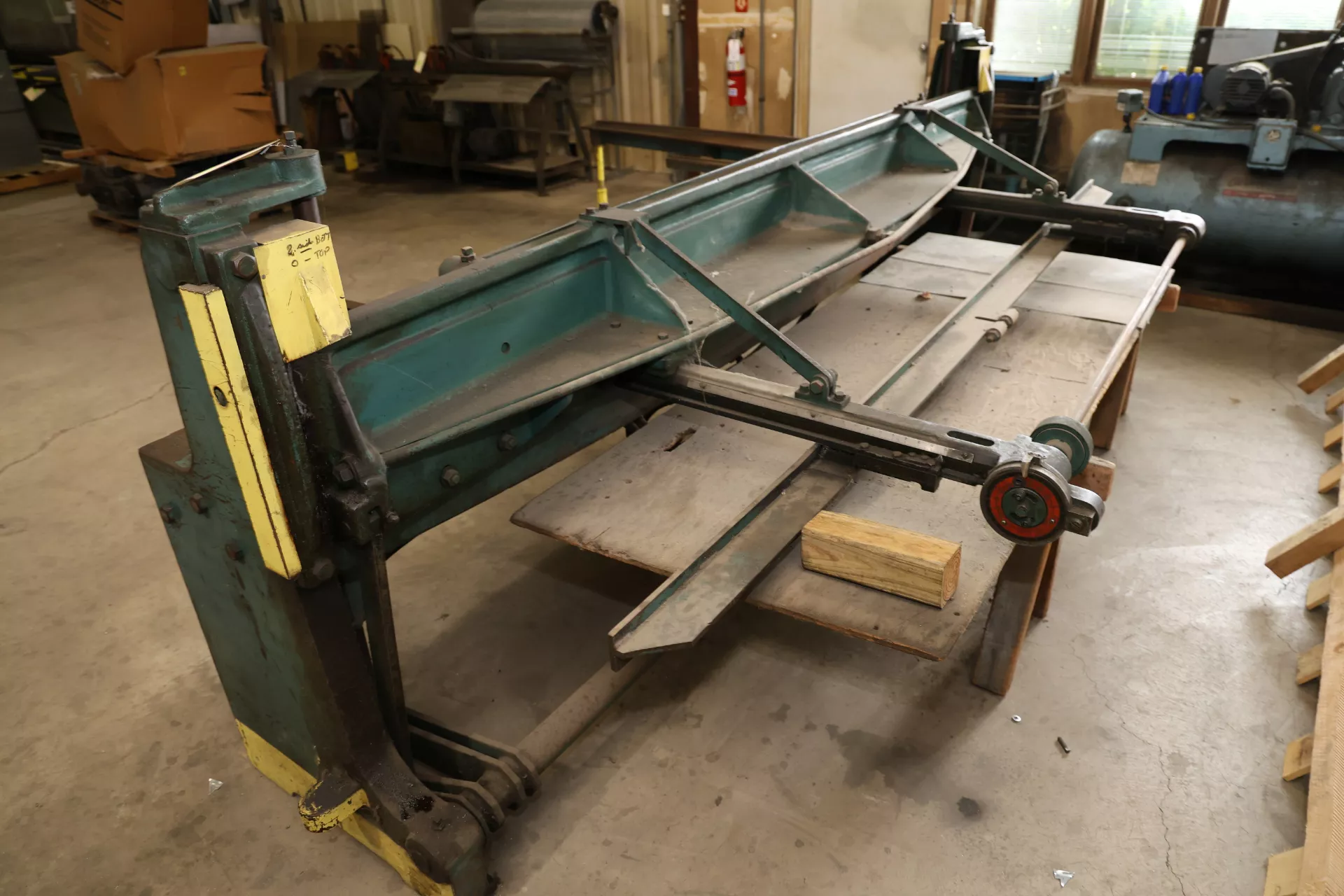 16 gauge x 10' Wysong #A-120, air shear, 7-1/2' squaring arm, back gauge, (2) 26" front support arms, 1978 - Image 5